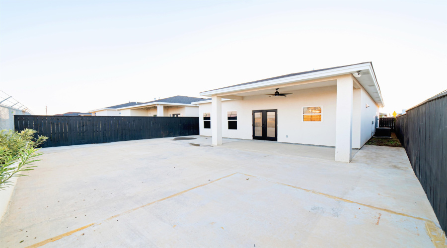 1421 El Caporal Dr., Laredo, Texas 78043, 3 Bedrooms Bedrooms, 5 Rooms Rooms,2 BathroomsBathrooms,Residential,For Sale,1421 El Caporal Dr.,20255477