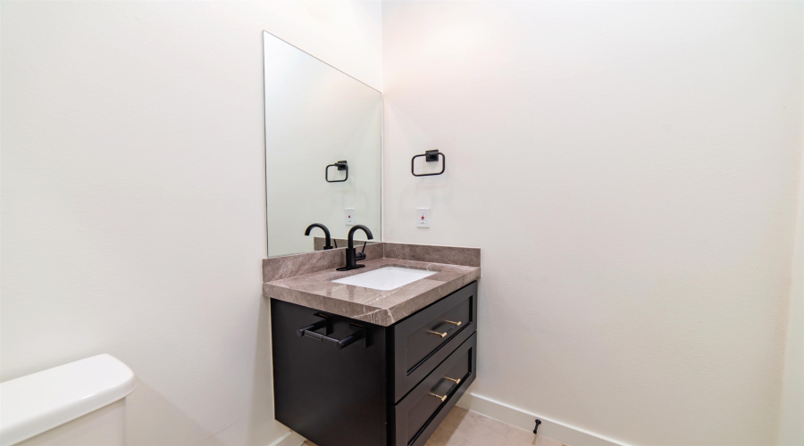 1421 El Caporal Dr., Laredo, Texas 78043, 3 Bedrooms Bedrooms, 5 Rooms Rooms,2 BathroomsBathrooms,Residential,For Rent,1421 El Caporal Dr.,20255478