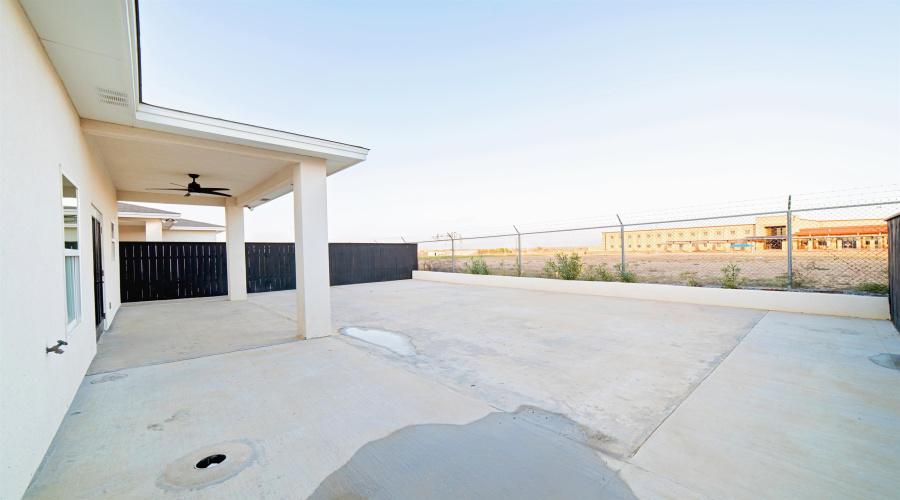 1421 El Caporal Dr., Laredo, Texas 78043, 3 Bedrooms Bedrooms, 5 Rooms Rooms,2 BathroomsBathrooms,Residential,For Rent,1421 El Caporal Dr.,20255478