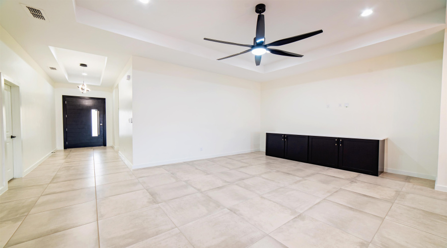 1421 El Caporal Dr., Laredo, Texas 78043, 3 Bedrooms Bedrooms, 5 Rooms Rooms,2 BathroomsBathrooms,Residential,For Rent,1421 El Caporal Dr.,20255478