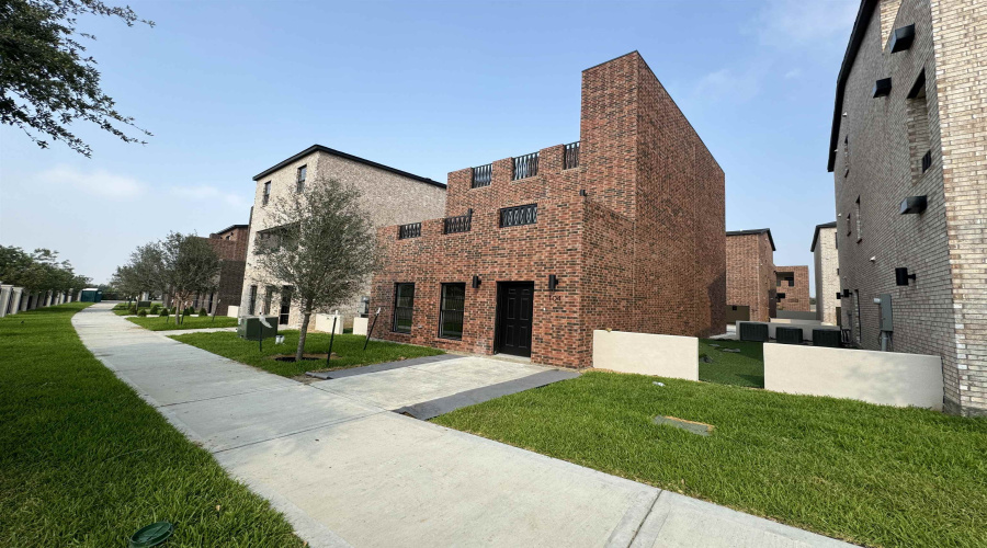 210 Veracruz Dr., Laredo, Texas 78045, 3 Bedrooms Bedrooms, 5 Rooms Rooms,2 BathroomsBathrooms,Residential,For Rent,210 Veracruz Dr.,20255479