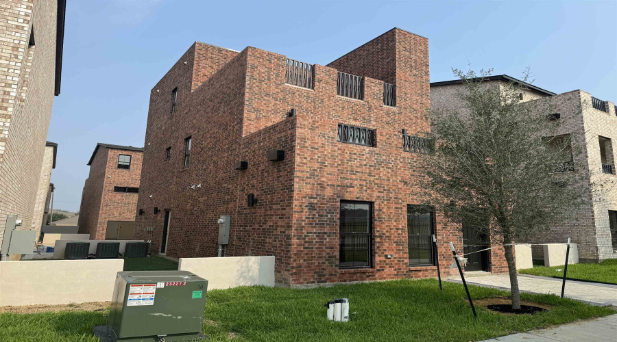 210 Veracruz Dr., Laredo, Texas 78045, 3 Bedrooms Bedrooms, 5 Rooms Rooms,2 BathroomsBathrooms,Residential,For Rent,210 Veracruz Dr.,20255479