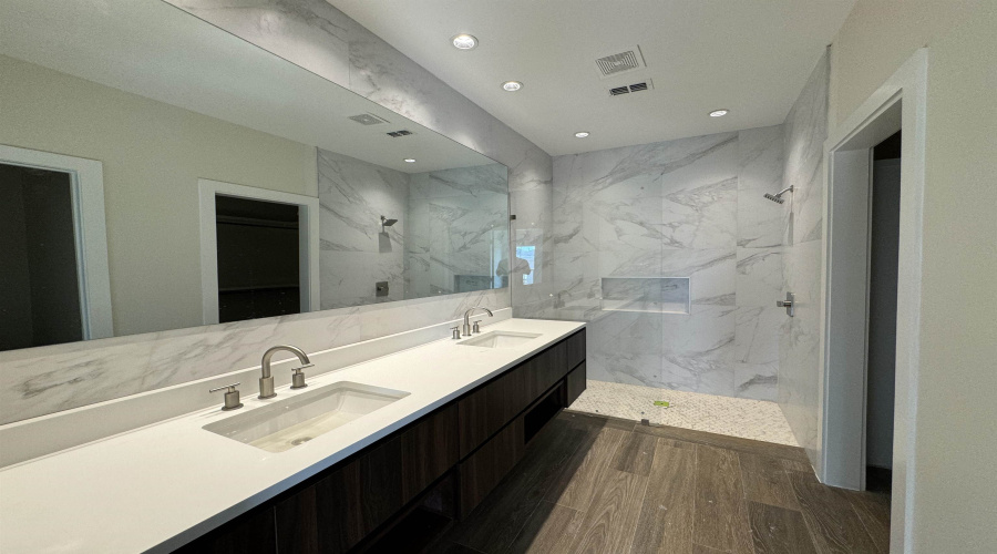 210 Veracruz Dr., Laredo, Texas 78045, 3 Bedrooms Bedrooms, 5 Rooms Rooms,2 BathroomsBathrooms,Residential,For Rent,210 Veracruz Dr.,20255479