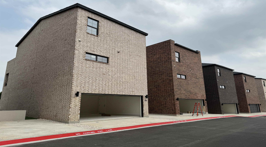 210 Veracruz Dr., Laredo, Texas 78045, 3 Bedrooms Bedrooms, 5 Rooms Rooms,2 BathroomsBathrooms,Residential,For Rent,210 Veracruz Dr.,20255483