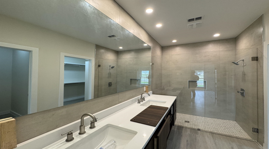 210 Veracruz Dr., Laredo, Texas 78045, 3 Bedrooms Bedrooms, 5 Rooms Rooms,2 BathroomsBathrooms,Residential,For Rent,210 Veracruz Dr.,20255483