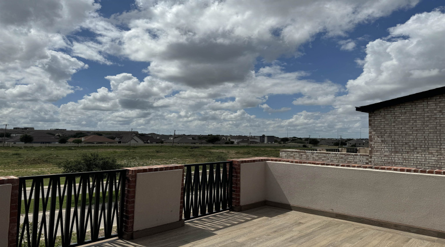 210 Veracruz Dr., Laredo, Texas 78045, 3 Bedrooms Bedrooms, 5 Rooms Rooms,2 BathroomsBathrooms,Residential,For Rent,210 Veracruz Dr.,20255484