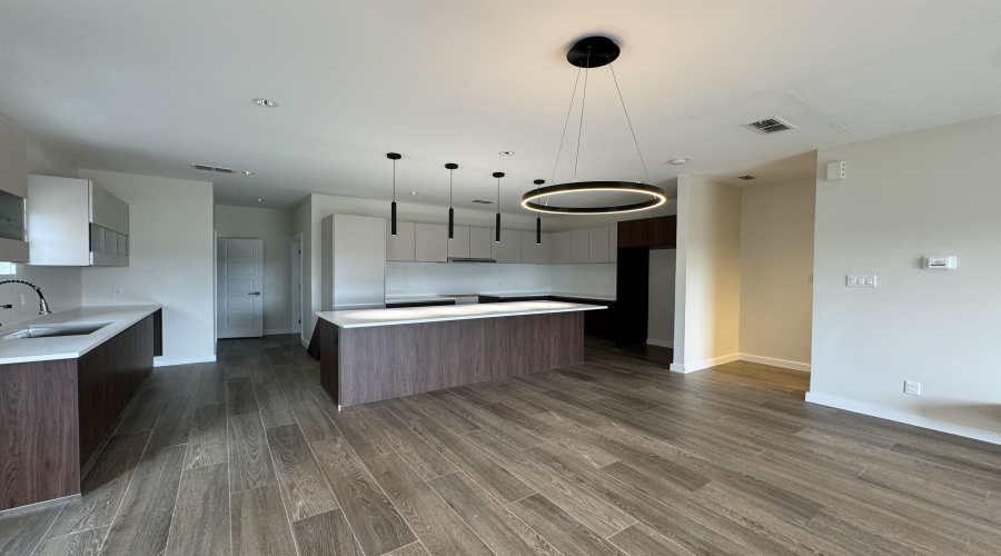 210 Veracruz Dr., Laredo, Texas 78045, 3 Bedrooms Bedrooms, 5 Rooms Rooms,2 BathroomsBathrooms,Residential,For Rent,210 Veracruz Dr.,20255484