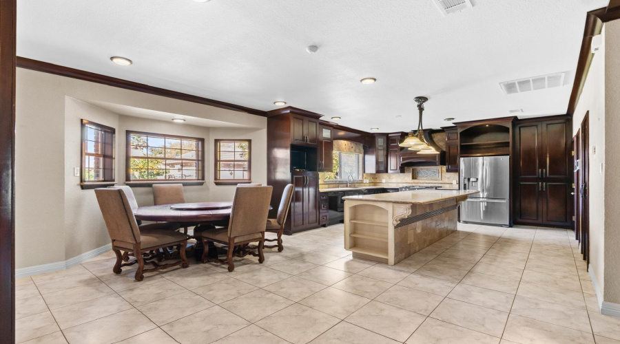 810 Eaton Ln, Laredo, Texas 78041, 4 Bedrooms Bedrooms, 7 Rooms Rooms,4 BathroomsBathrooms,Residential,For Sale,810 Eaton Ln,20255485