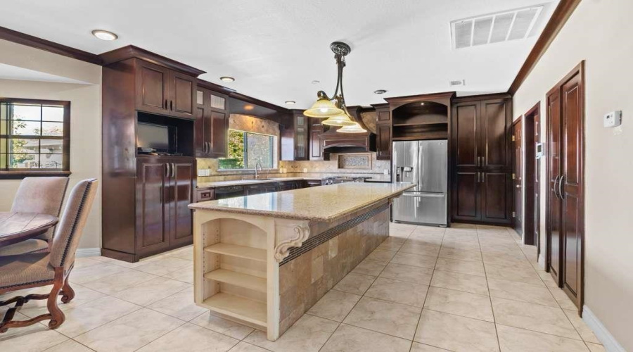 810 Eaton Ln, Laredo, Texas 78041, 4 Bedrooms Bedrooms, 7 Rooms Rooms,4 BathroomsBathrooms,Residential,For Sale,810 Eaton Ln,20255485