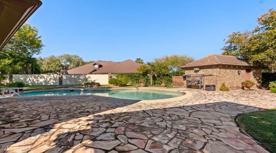 810 Eaton Ln, Laredo, Texas 78041, 4 Bedrooms Bedrooms, 7 Rooms Rooms,4 BathroomsBathrooms,Residential,For Sale,810 Eaton Ln,20255485