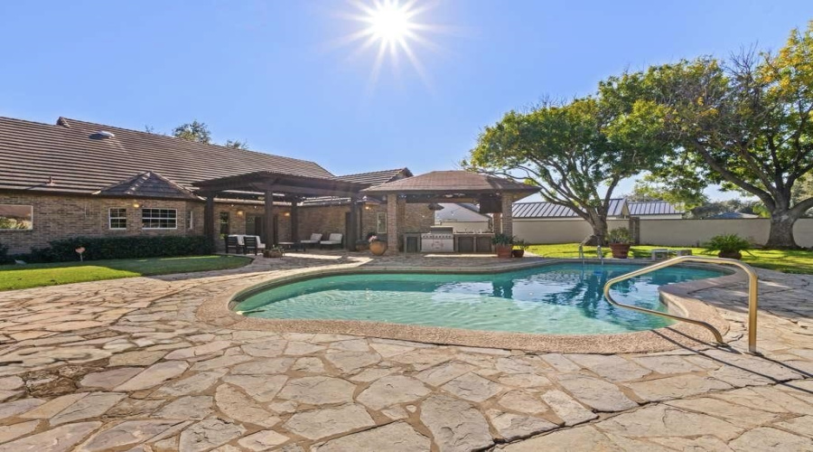 810 Eaton Ln, Laredo, Texas 78041, 4 Bedrooms Bedrooms, 7 Rooms Rooms,4 BathroomsBathrooms,Residential,For Sale,810 Eaton Ln,20255485