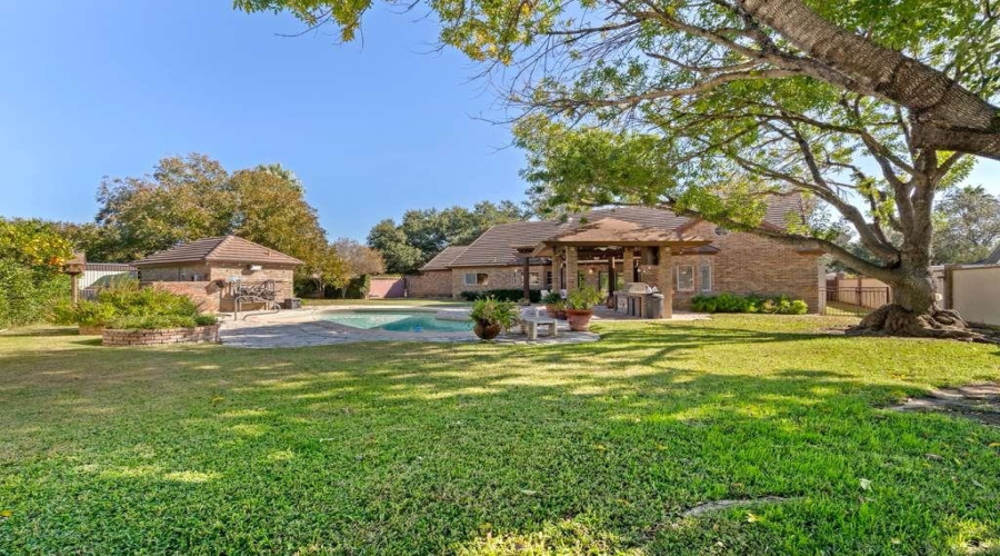 810 Eaton Ln, Laredo, Texas 78041, 4 Bedrooms Bedrooms, 7 Rooms Rooms,4 BathroomsBathrooms,Residential,For Sale,810 Eaton Ln,20255485