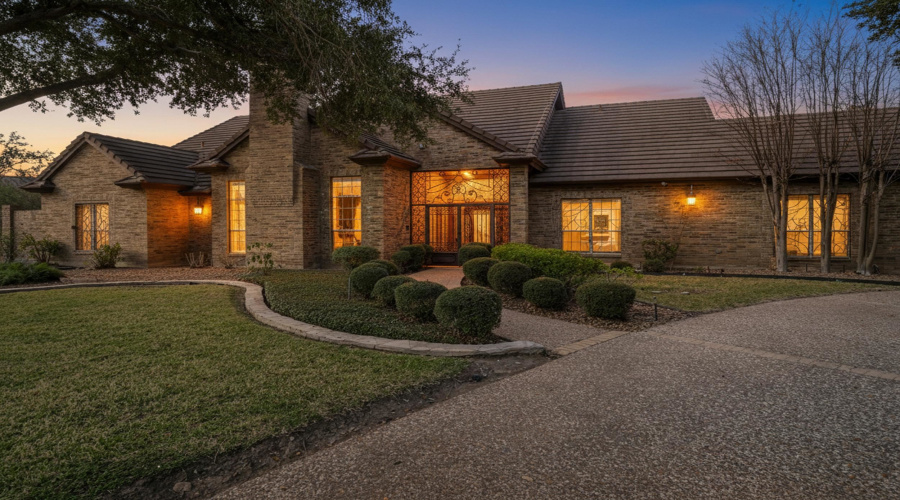 810 Eaton Ln, Laredo, Texas 78041, 4 Bedrooms Bedrooms, 7 Rooms Rooms,4 BathroomsBathrooms,Residential,For Sale,810 Eaton Ln,20255485