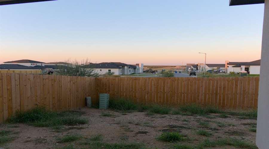 5926 Heather Loop, Laredo, Texas 78043, 3 Bedrooms Bedrooms, 6 Rooms Rooms,2 BathroomsBathrooms,Residential,For Sale,5926 Heather Loop,20255491