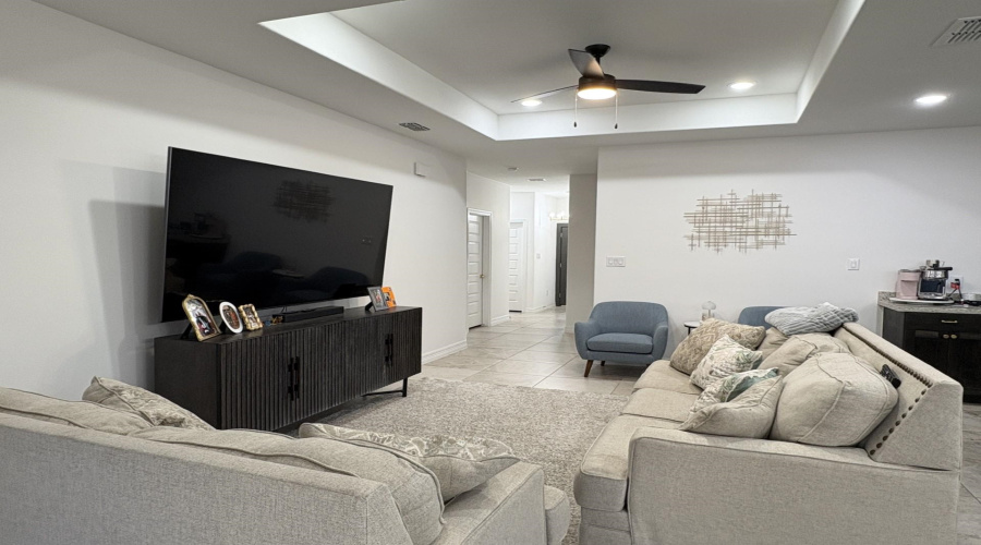 1508 Hebilla Ln., Laredo, Texas 78046-2243, 4 Bedrooms Bedrooms, 6 Rooms Rooms,2 BathroomsBathrooms,Residential,For Rent,1508 Hebilla Ln.,20255496