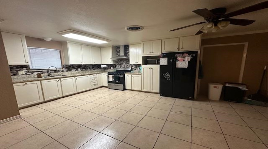 1702 Cortez St, Laredo, Texas 78043, 3 Bedrooms Bedrooms, 5 Rooms Rooms,2 BathroomsBathrooms,Residential,For Rent,1702 Cortez St,20255497