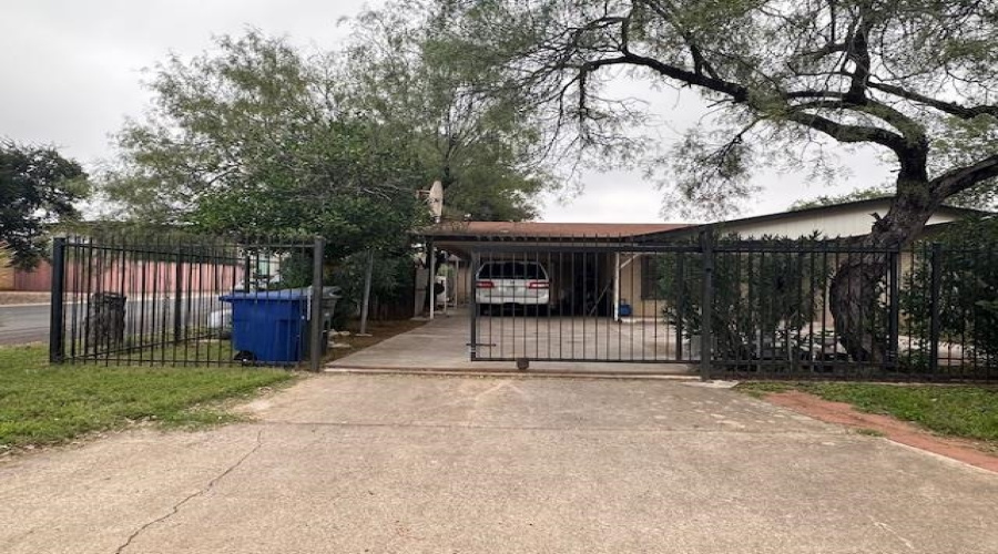 1702 Cortez St, Laredo, Texas 78043, 3 Bedrooms Bedrooms, 5 Rooms Rooms,2 BathroomsBathrooms,Residential,For Rent,1702 Cortez St,20255497