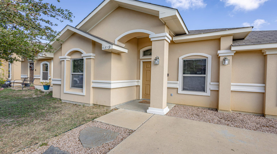 5819 Saint Sylvia Lp, LAREDO, Texas 78046, 3 Bedrooms Bedrooms, 5 Rooms Rooms,2 BathroomsBathrooms,Residential,For Rent,5819 Saint Sylvia Lp,20255500