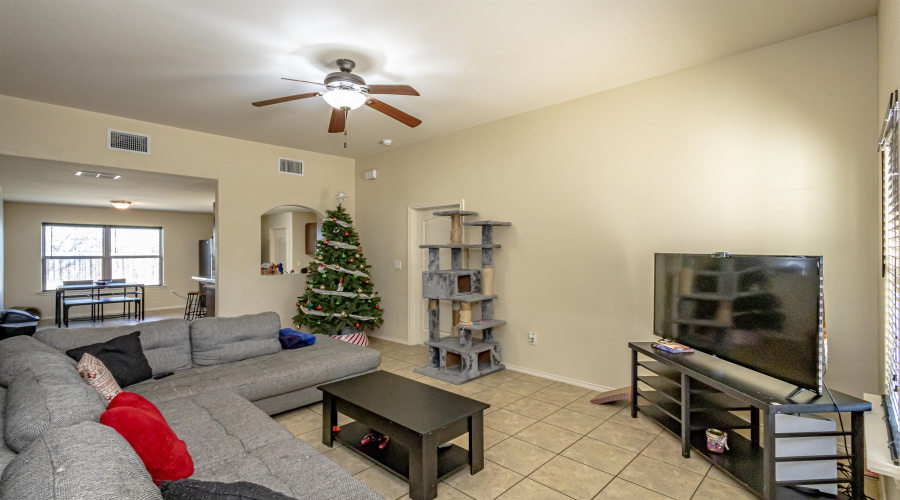 5819 Saint Sylvia Lp, LAREDO, Texas 78046, 3 Bedrooms Bedrooms, 5 Rooms Rooms,2 BathroomsBathrooms,Residential,For Rent,5819 Saint Sylvia Lp,20255500