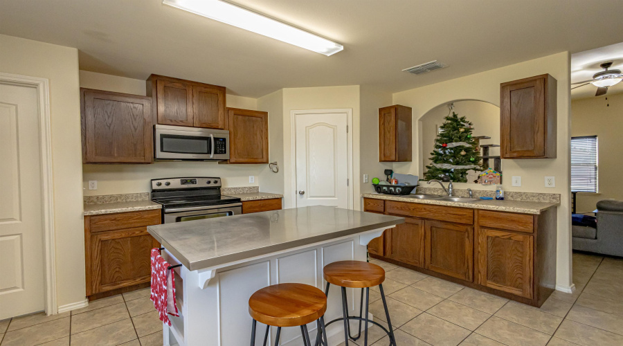 5819 Saint Sylvia Lp, LAREDO, Texas 78046, 3 Bedrooms Bedrooms, 5 Rooms Rooms,2 BathroomsBathrooms,Residential,For Rent,5819 Saint Sylvia Lp,20255500