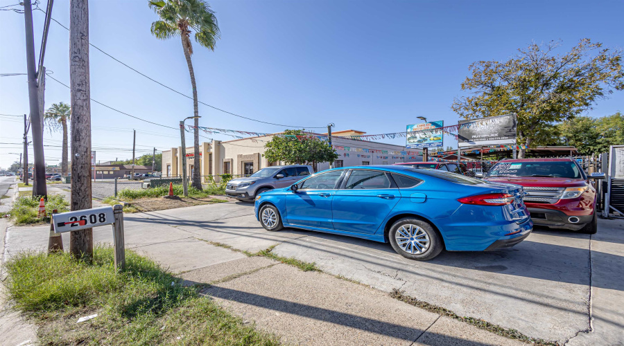 2608 San Bernardo, LAREDO, Texas 78040, 1 Room Rooms,1 BathroomBathrooms,Commercial retail/office,For Sale,2608 San Bernardo,20255506