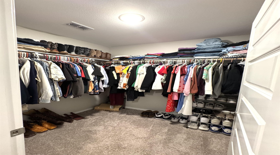 5709 St. Emma Dr., Laredo, Texas 78046, 4 Bedrooms Bedrooms, 5 Rooms Rooms,2 BathroomsBathrooms,Residential,For Sale,5709 St. Emma Dr.,20255501