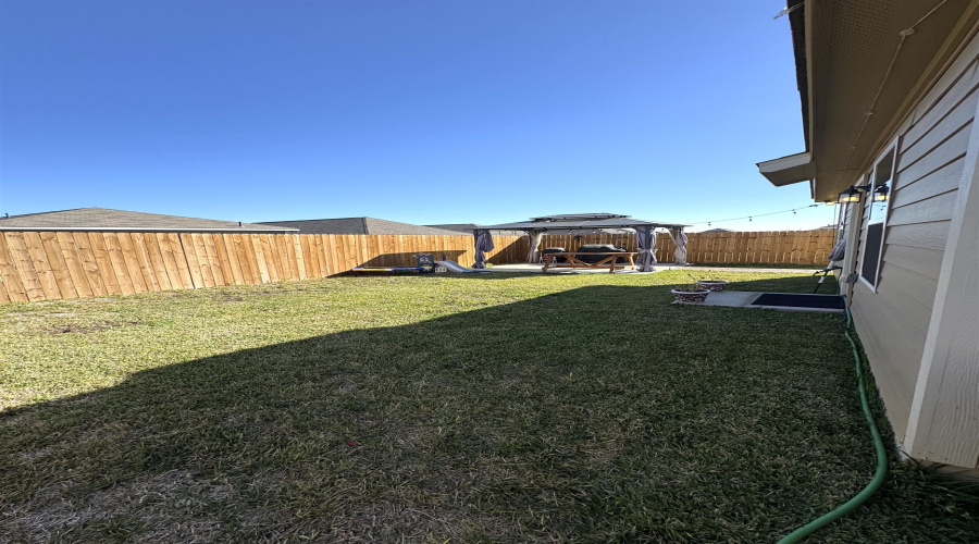 5709 St. Emma Dr., Laredo, Texas 78046, 4 Bedrooms Bedrooms, 5 Rooms Rooms,2 BathroomsBathrooms,Residential,For Sale,5709 St. Emma Dr.,20255501