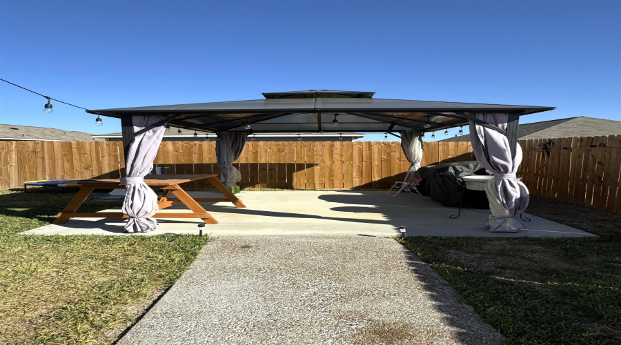 5709 St. Emma Dr., Laredo, Texas 78046, 4 Bedrooms Bedrooms, 5 Rooms Rooms,2 BathroomsBathrooms,Residential,For Sale,5709 St. Emma Dr.,20255501