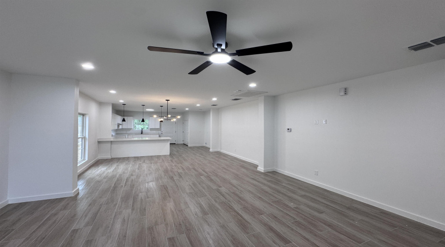 5608 Moses Lp., Laredo, Texas 78046, 3 Bedrooms Bedrooms, 5 Rooms Rooms,2 BathroomsBathrooms,Residential,For Sale,5608 Moses Lp.,20255505