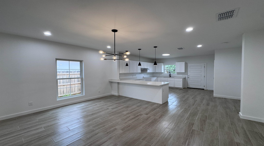 5608 Moses Lp., Laredo, Texas 78046, 3 Bedrooms Bedrooms, 5 Rooms Rooms,2 BathroomsBathrooms,Residential,For Sale,5608 Moses Lp.,20255505