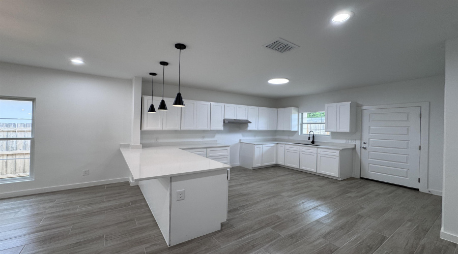 5608 Moses Lp., Laredo, Texas 78046, 3 Bedrooms Bedrooms, 5 Rooms Rooms,2 BathroomsBathrooms,Residential,For Sale,5608 Moses Lp.,20255505