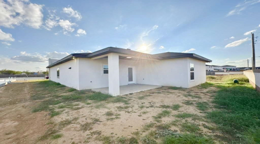 2406 Durazno Ct., LAREDO, Texas 78046-0000, 3 Bedrooms Bedrooms, 5 Rooms Rooms,2 BathroomsBathrooms,Residential,For Sale,2406 Durazno Ct.,20255507