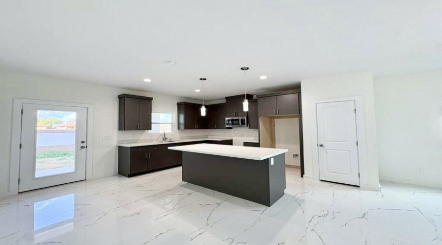 2406 Durazno Ct., LAREDO, Texas 78046-0000, 3 Bedrooms Bedrooms, 5 Rooms Rooms,2 BathroomsBathrooms,Residential,For Sale,2406 Durazno Ct.,20255507