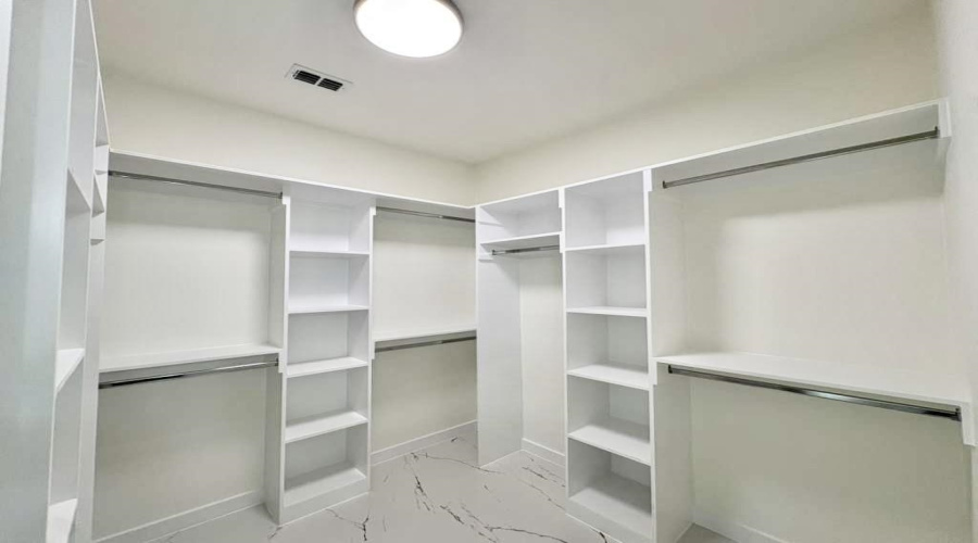 2406 Durazno Ct., LAREDO, Texas 78046-0000, 3 Bedrooms Bedrooms, 5 Rooms Rooms,2 BathroomsBathrooms,Residential,For Sale,2406 Durazno Ct.,20255507