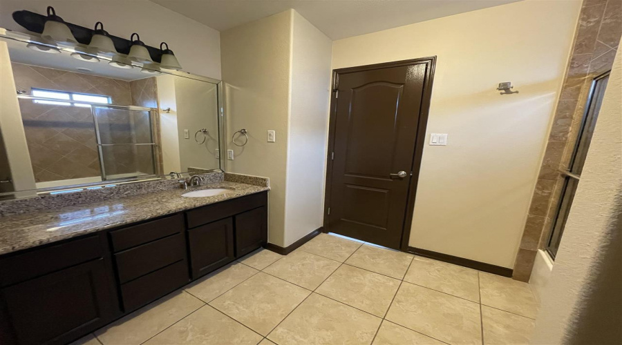 9813 Sandhill Dr, Laredo, Texas 78045, 3 Bedrooms Bedrooms, 5 Rooms Rooms,2 BathroomsBathrooms,Residential,For Rent,9813 Sandhill Dr,20255509