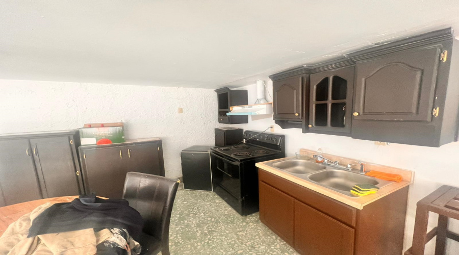 1817 1/2 Lincoln St, Laredo, Texas 78040, 4 Bedrooms Bedrooms, 6 Rooms Rooms,2 BathroomsBathrooms,Residential,For Sale,1817 1/2 Lincoln St,20255521