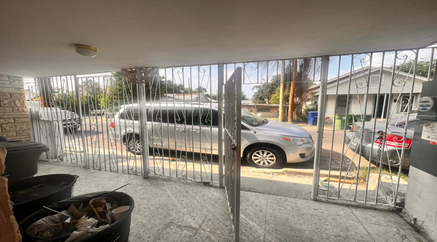 1817 1/2 Lincoln St, Laredo, Texas 78040, 4 Bedrooms Bedrooms, 6 Rooms Rooms,2 BathroomsBathrooms,Residential,For Sale,1817 1/2 Lincoln St,20255521