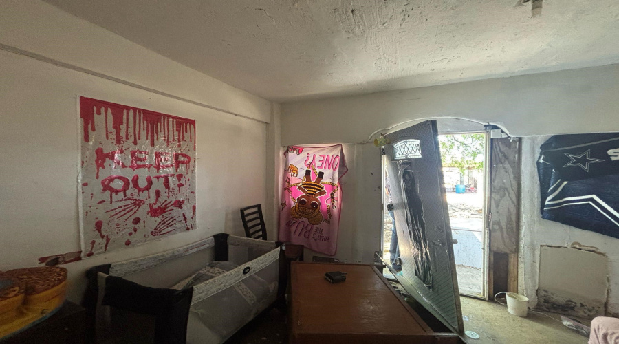 2206 S Smith Ave, Laredo, Texas 78046, 2 Bedrooms Bedrooms, 5 Rooms Rooms,1 BathroomBathrooms,Residential,For Sale,2206 S Smith Ave,20255522