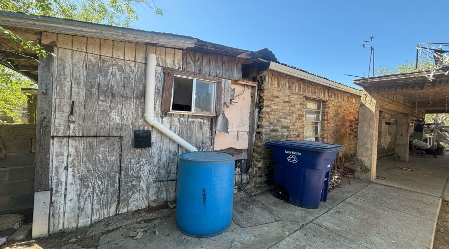 2206 S Smith Ave, Laredo, Texas 78046, 2 Bedrooms Bedrooms, 5 Rooms Rooms,1 BathroomBathrooms,Residential,For Sale,2206 S Smith Ave,20255522