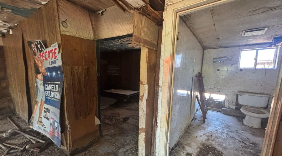 2206 S Smith Ave, Laredo, Texas 78046, 2 Bedrooms Bedrooms, 5 Rooms Rooms,1 BathroomBathrooms,Residential,For Sale,2206 S Smith Ave,20255522