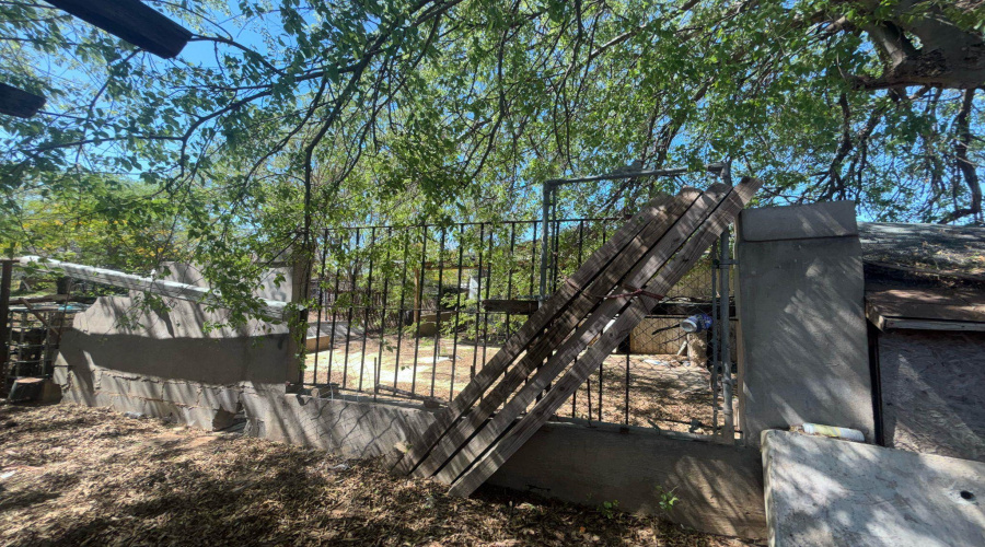 2206 S Smith Ave, Laredo, Texas 78046, 2 Bedrooms Bedrooms, 5 Rooms Rooms,1 BathroomBathrooms,Residential,For Sale,2206 S Smith Ave,20255522