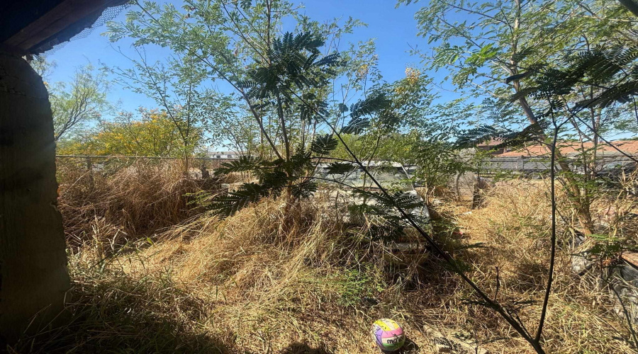 2206 S Smith Ave, Laredo, Texas 78046, 2 Bedrooms Bedrooms, 5 Rooms Rooms,1 BathroomBathrooms,Residential,For Sale,2206 S Smith Ave,20255522