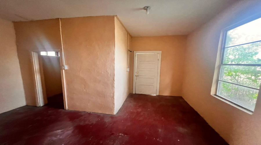 406 Grant St, Laredo, Texas 78040, 3 Bedrooms Bedrooms, 5 Rooms Rooms,2 BathroomsBathrooms,Residential,For Sale,406 Grant St,20255523