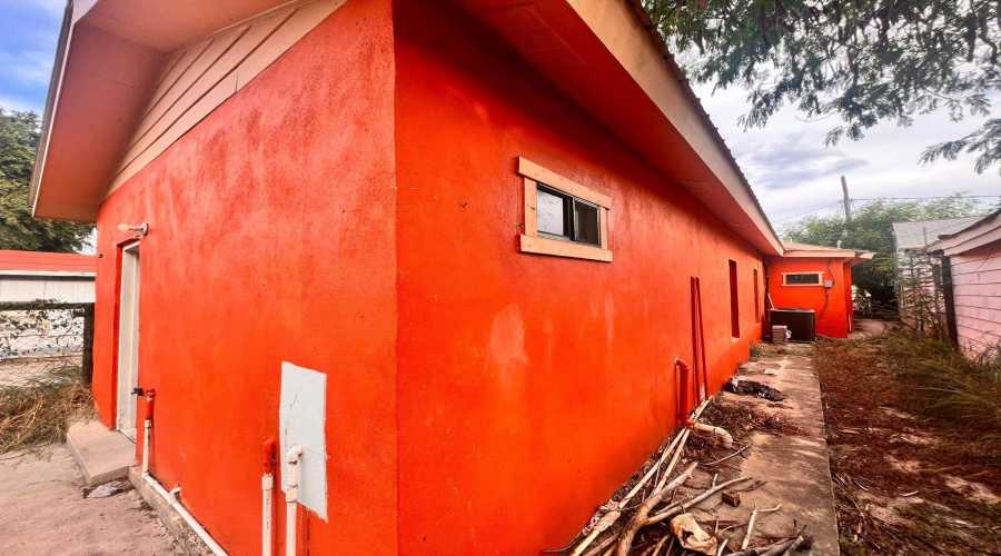 406 Grant St, Laredo, Texas 78040, 3 Bedrooms Bedrooms, 5 Rooms Rooms,2 BathroomsBathrooms,Residential,For Sale,406 Grant St,20255523