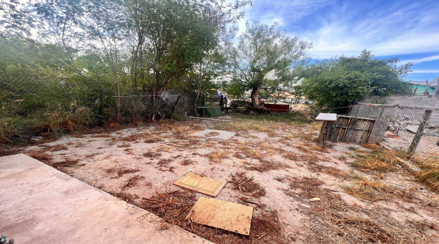 406 Grant St, Laredo, Texas 78040, 3 Bedrooms Bedrooms, 5 Rooms Rooms,2 BathroomsBathrooms,Residential,For Sale,406 Grant St,20255523