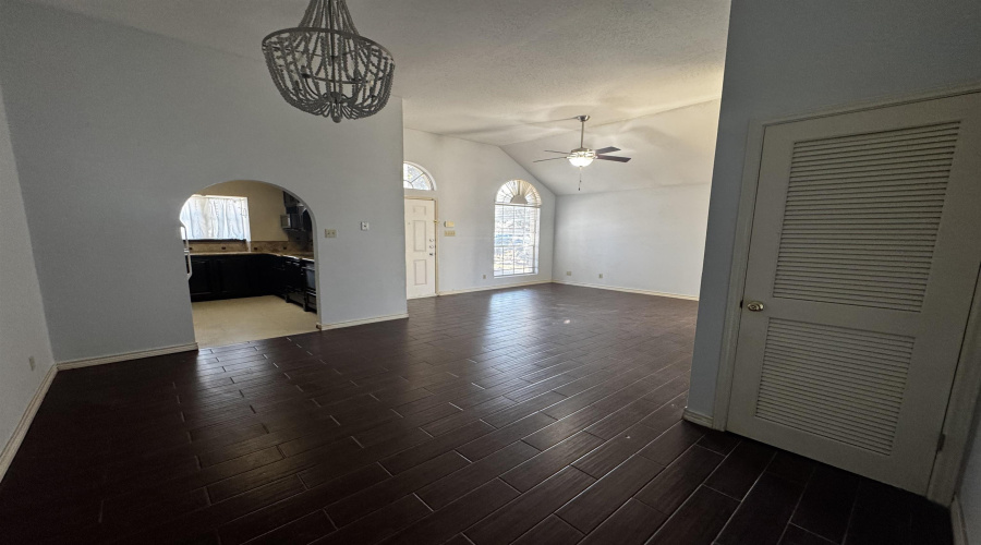 1808 Denmark Ln, Laredo, Texas 78045, 3 Bedrooms Bedrooms, 5 Rooms Rooms,2 BathroomsBathrooms,Residential,For Rent,1808 Denmark Ln,20255528