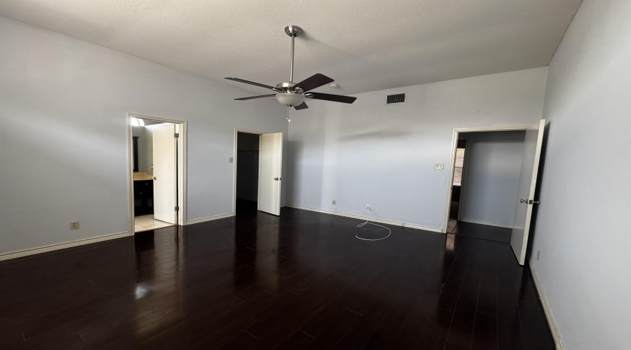 1808 Denmark Ln, Laredo, Texas 78045, 3 Bedrooms Bedrooms, 5 Rooms Rooms,2 BathroomsBathrooms,Residential,For Rent,1808 Denmark Ln,20255528