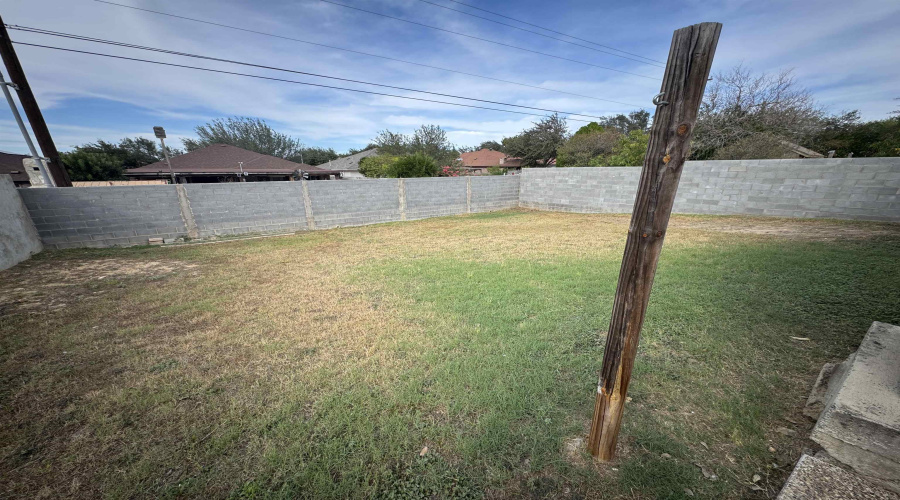 1808 Denmark Ln, Laredo, Texas 78045, 3 Bedrooms Bedrooms, 5 Rooms Rooms,2 BathroomsBathrooms,Residential,For Rent,1808 Denmark Ln,20255528