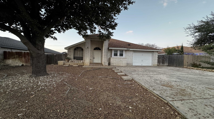 1808 Denmark Ln, Laredo, Texas 78045, 3 Bedrooms Bedrooms, 5 Rooms Rooms,2 BathroomsBathrooms,Residential,For Rent,1808 Denmark Ln,20255528