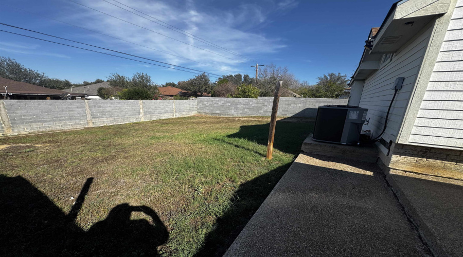 1808 Denmark Ln, Laredo, Texas 78045, 3 Bedrooms Bedrooms, 5 Rooms Rooms,2 BathroomsBathrooms,Residential,For Rent,1808 Denmark Ln,20255528